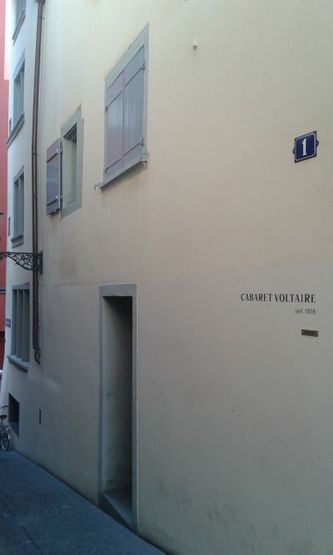 Cabaret Voltaire. Spiegelgasse 1. Nu museum og café.
