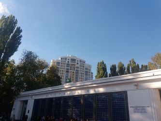 Arsenalna Metrostationen. Den dybeste metrostation i Kiev. 105,50 meter under jorden skal du ned for at nå perronen. Og det tager omkring 5 minutter på rulletrapperne.