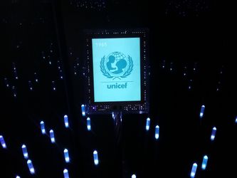 Nobels Fredscenter. Udstillings- og formidlingscenter for Nobels Fredspris' historie og de principper, institutionen bygger på. 
Hver prismodtager har sin egen lysende tavle i et interaktivt formidlingsrum. Her UNICEF. Vinder af fredsprisen i 1965.
